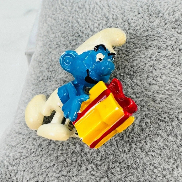 Vintage Jokey Smurf Pin Die Cast Present Box Cartoon Comic 70s Collectib… - Picture 9 of 9